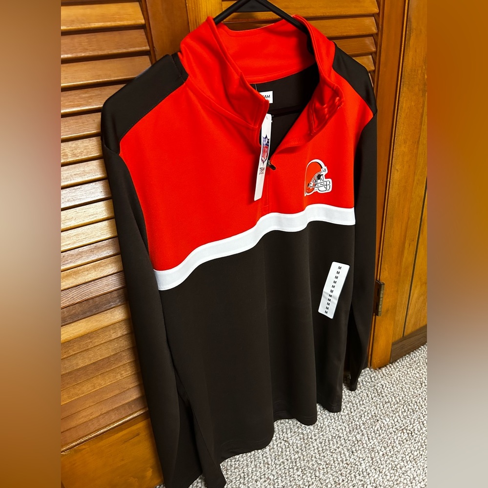CLEVELAND BROWNS NFL TEAM APPAREL  long sleeve 1/4 zip warmup. Size medium.